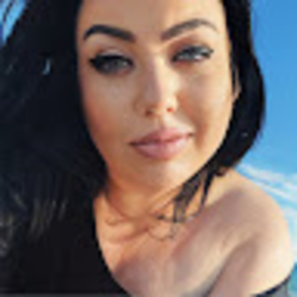 Meet your Posher, Christy - Picture 1 of 1